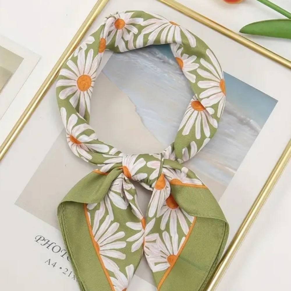 Petite DAISY Green and White Scarf boho - Picture 2 of 7